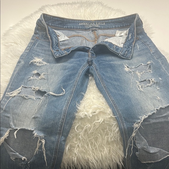 American Eagle Light Blue Ripped Boyfriend Jeans Size 8 - Picture 4 of 8